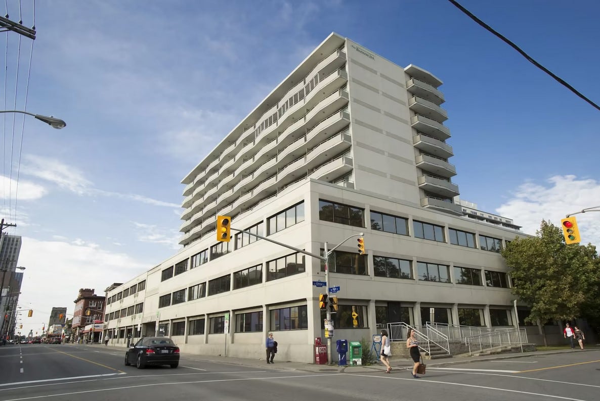 Business Inn & Suites (Ottawa, Ontario)